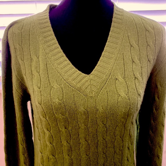 Neiman Marcus Beautiful Cashmere V Neck Cable sweater Neiman Marcus - Picture 5 of 6